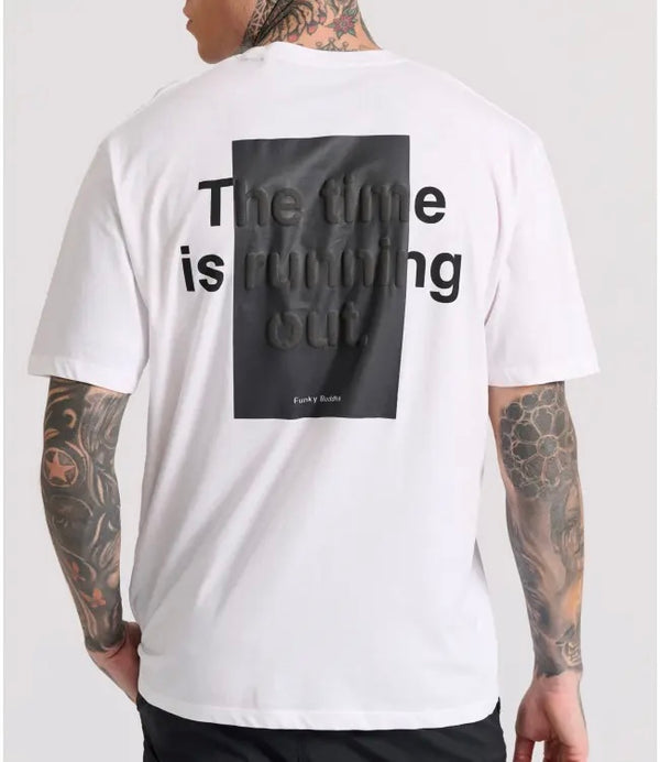 T-SHIRT FUNKY BUDDHA ΜΕ EMBOSSED ΤΥΠΩΜΑ ΣΤΗ ΠΛΑΤΗ ΛΕΥΚΟ