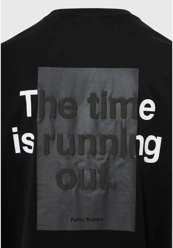 T-SHIRT FUNKY BUDDHA ΜΕ EMBOSSED ΤΥΠΩΜΑ ΣΤΗ ΠΛΑΤΗ ΜΑΥΡΟ